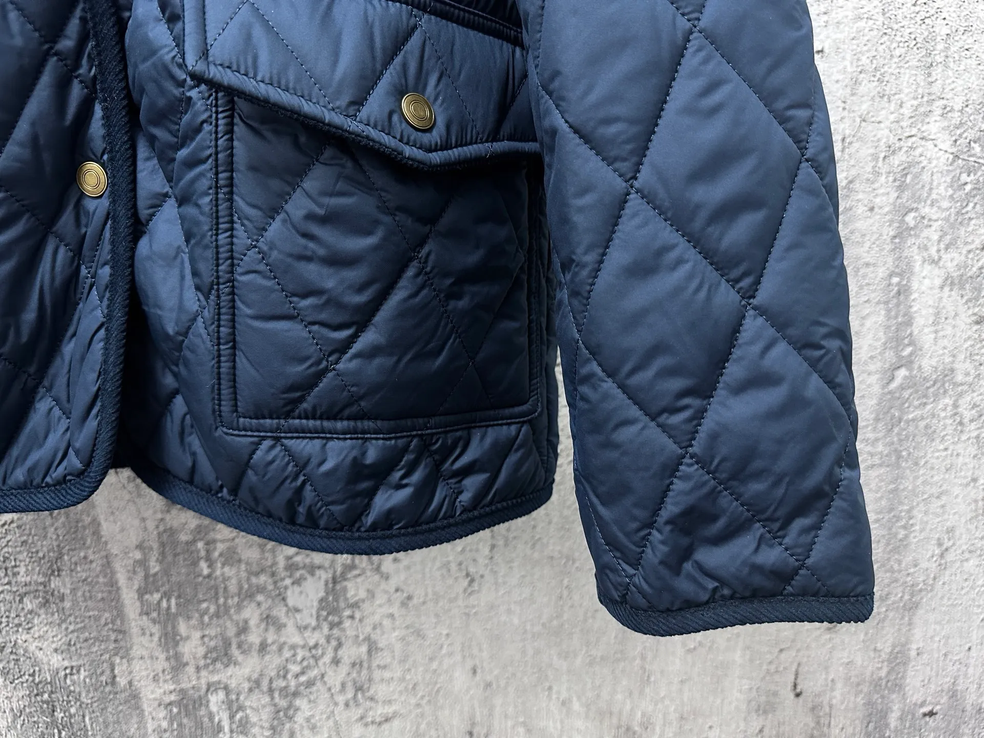 P320 【Ralph Lauren】Ralph Lauren's new brand of corduroy cotton jacket with logo embroidery on the chest, diamond plaid lapel, and perfect control of workmanship details, exquisite small logo embroidery on the chest, corduroy color-blocked lapel, and pocket design show details and highlight your personality! The version is simple but not simple! It is very youthful and energetic, and can be easily worn by both men and women. It is very in line with the fashion aesthetic concepts of today's young people! Size:S-XL